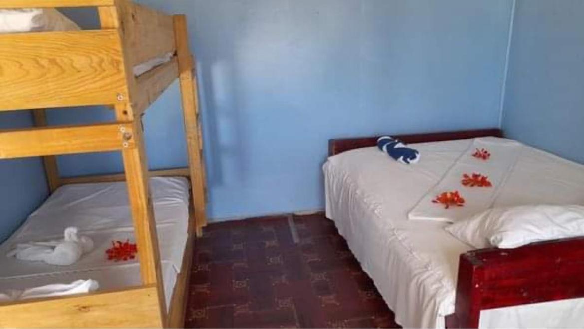 Вилла Mana Lagoon Backpackers Экстерьер фото