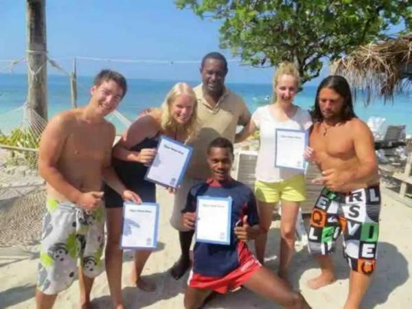 Вилла Mana Lagoon Backpackers Экстерьер фото