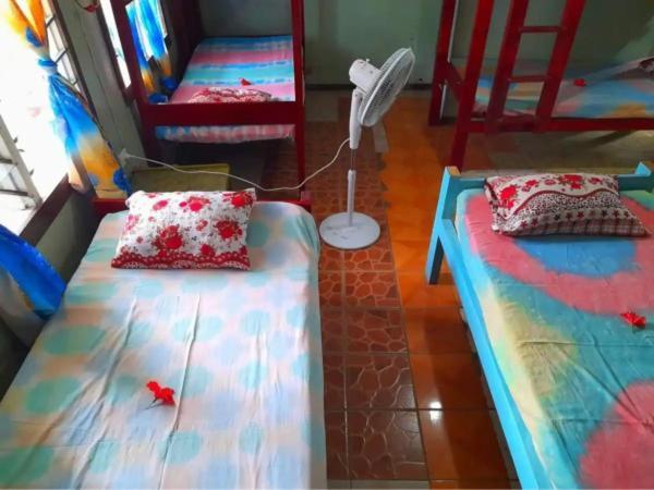 Вилла Mana Lagoon Backpackers Экстерьер фото