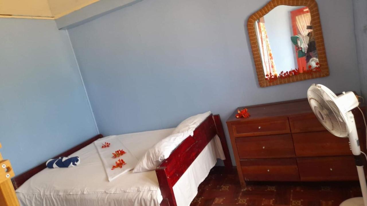 Вилла Mana Lagoon Backpackers Экстерьер фото